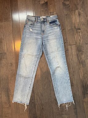 Daze Light Blue High-Rise Straight Leg Jeans size 25